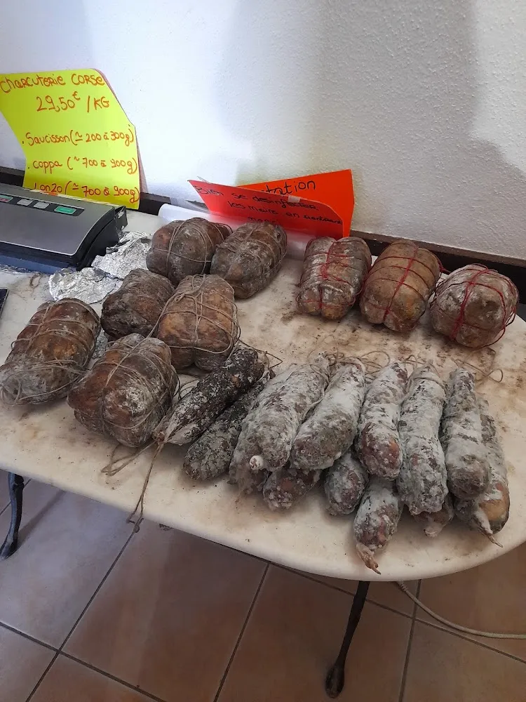 Corsische Spezialitäten Einmal Salami Und Schinken Luftgetrocknet